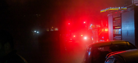 آتش سوزی هولناک در میدان ولیعصر تهران/ جان دو کودک به خطر افتاد